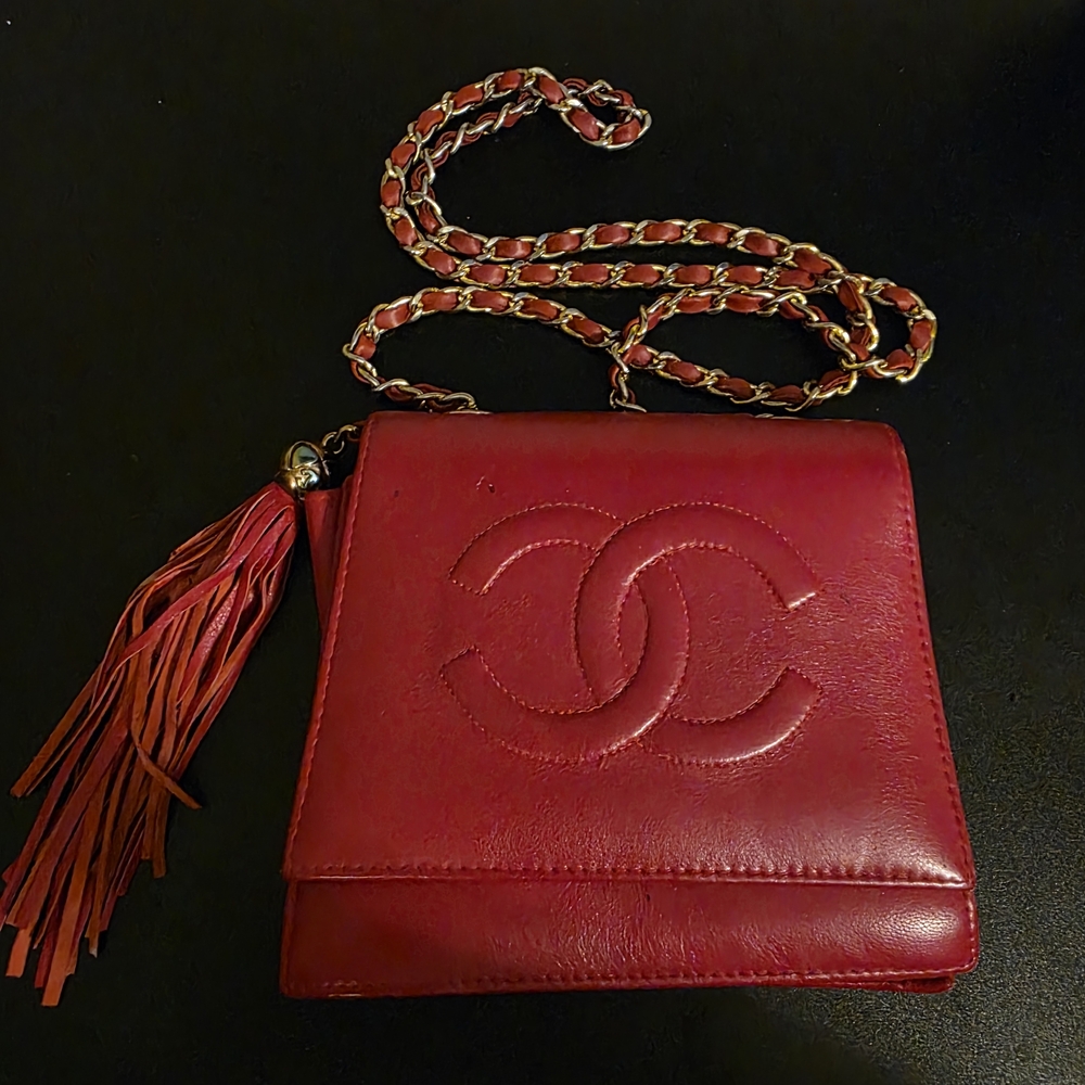 Elegant Red Leather Crossbody Bag